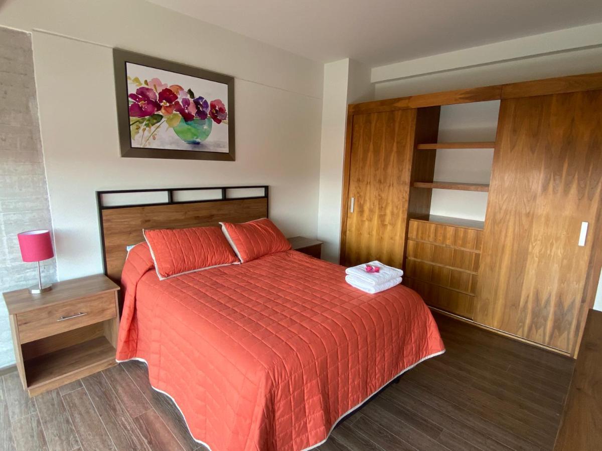 Chicago House Aparthotel